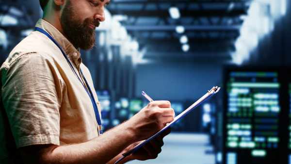 Evaluatorul de risc la securitate fizică nu este manager de securitate — unde se oprește rolul evaluatorului și unde încep politicile interne ale firmei